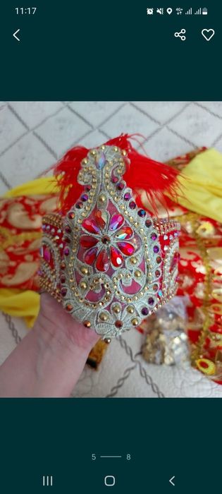 Продам  костюмы  красивые