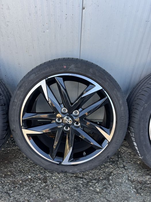 Jante anvelope 225 45 19 continental vara toyota chr corolla cross R19 Model Gr sport