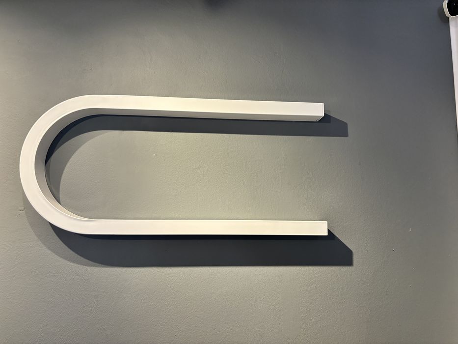 Suport perete din fier  pentru expunere oje/produse cosmetice