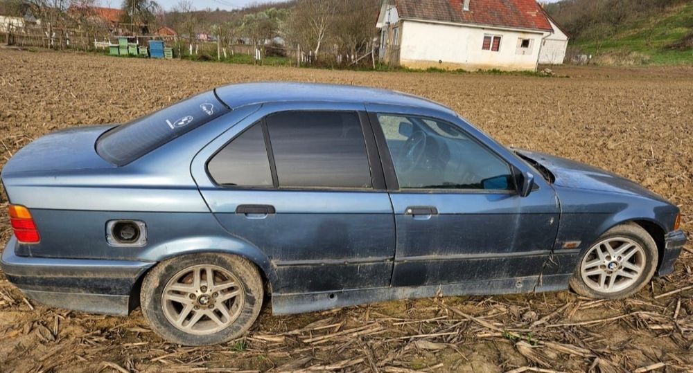 Dezmembrez Bmw e36 1.6 benzina