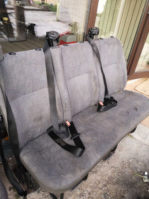 Форд Транзит 2004г 2,4л 5скоростна кутия и седалки и теглич