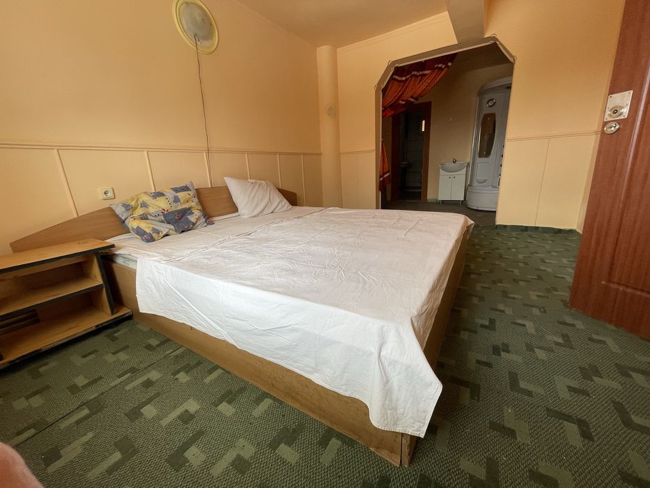 Pensiune in statiunea rânca , lînga vîrful păpușa