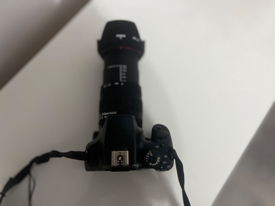 Canon EOS 550D cu obiectic Sigma 18–200mm OS
