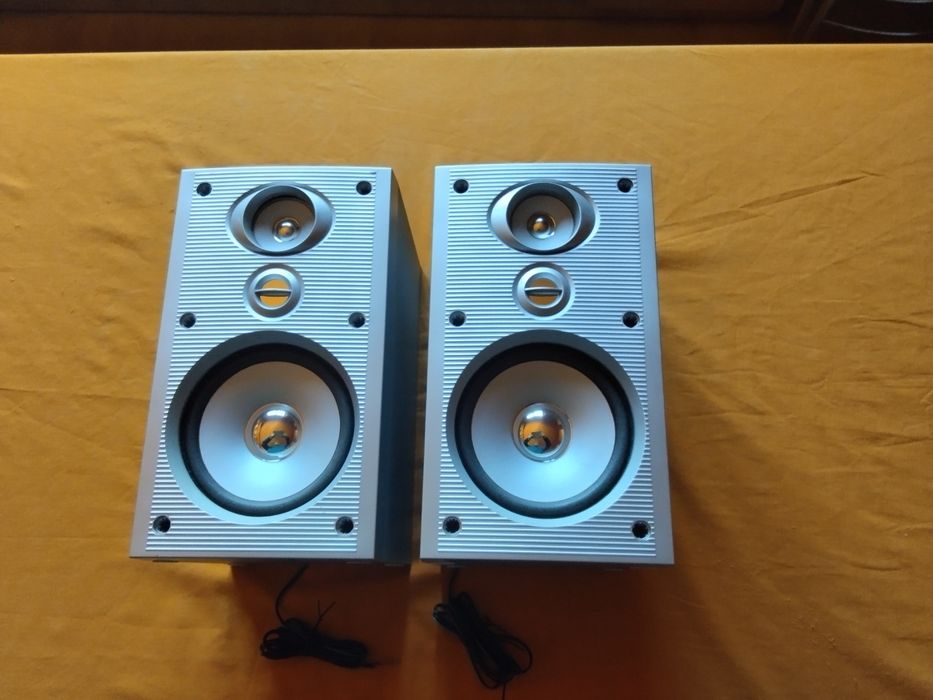 страхотни трилентови тонколони Шнайдер 2х40 максимална мощност