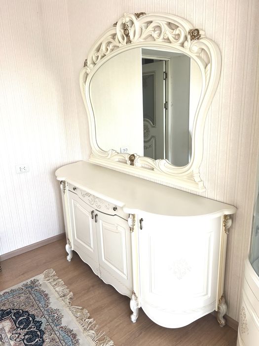 Шкаф горка и зеркало с подставкой