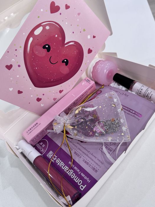 Мини сюрприз бокс для девушки Подарочный набор