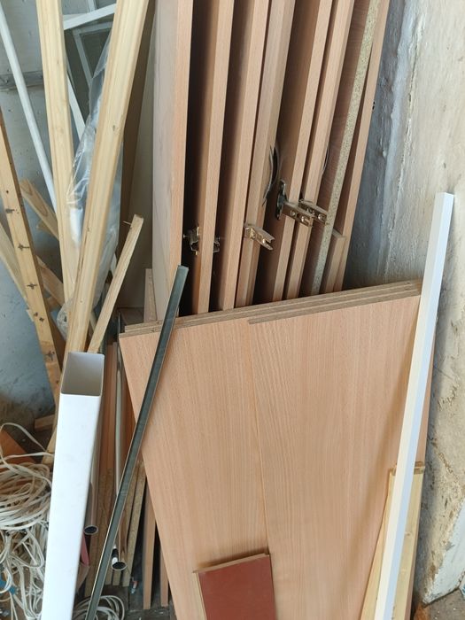 Доски дрова шкаф