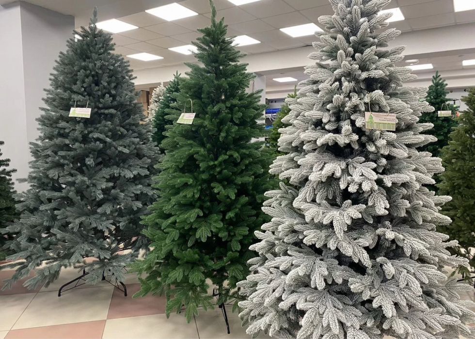 Искуственная елка,литая елка,новогодние игрушки