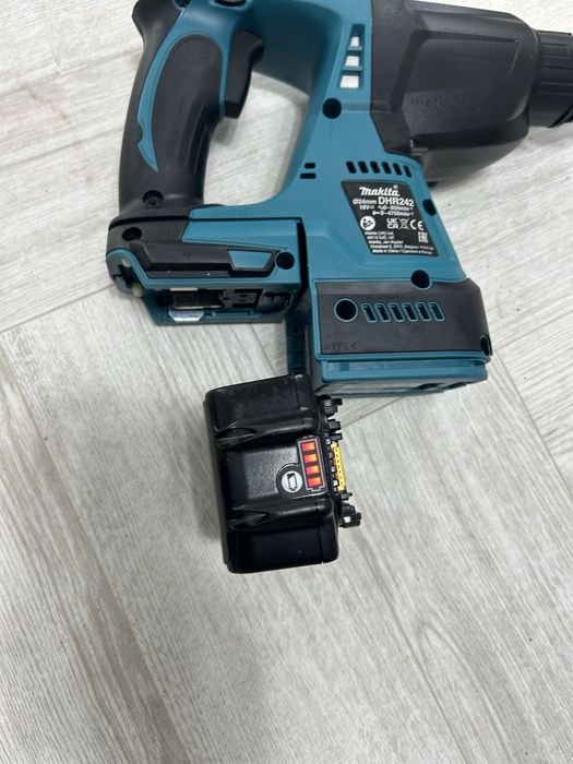 Makita DHR 242 rotopercutor