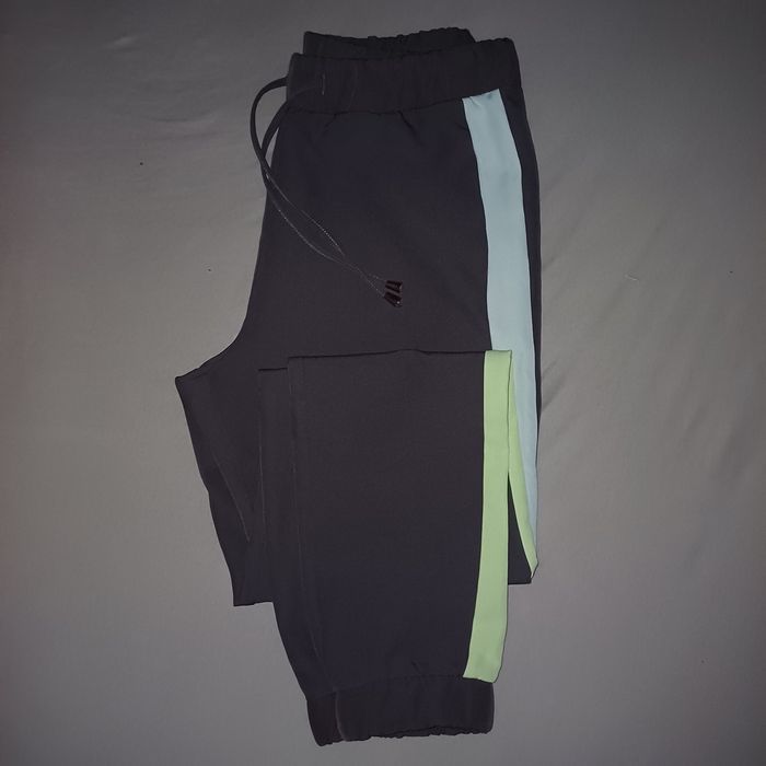 Интересни панталони