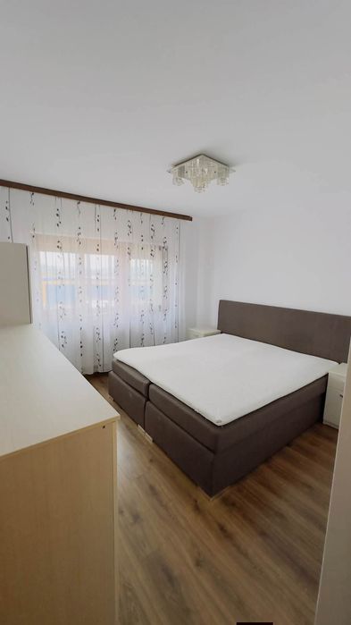 De închiriat apartament cu 3 camere
