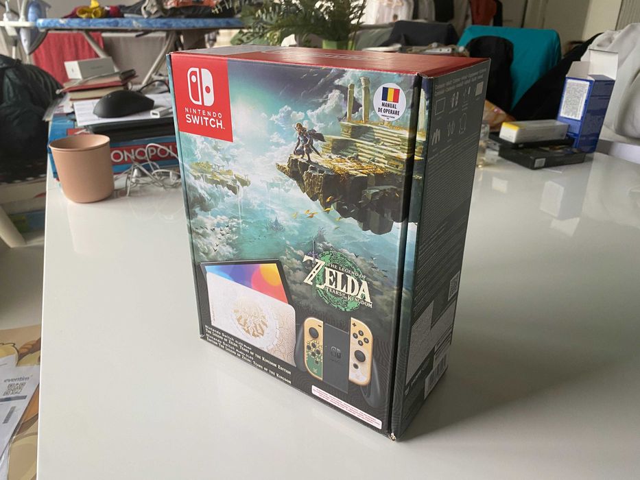Nintendo Switch OLED Legend of Zelda Editie, + Joy-Cons si Accessori