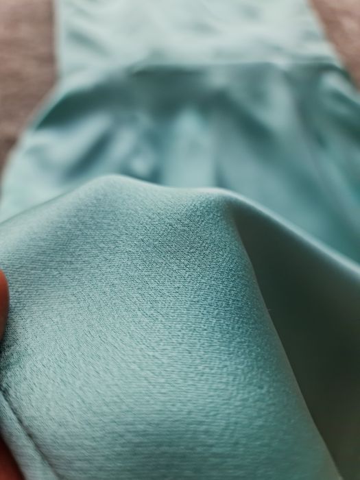 Сатенена рокля с гол гръб - цвят мента