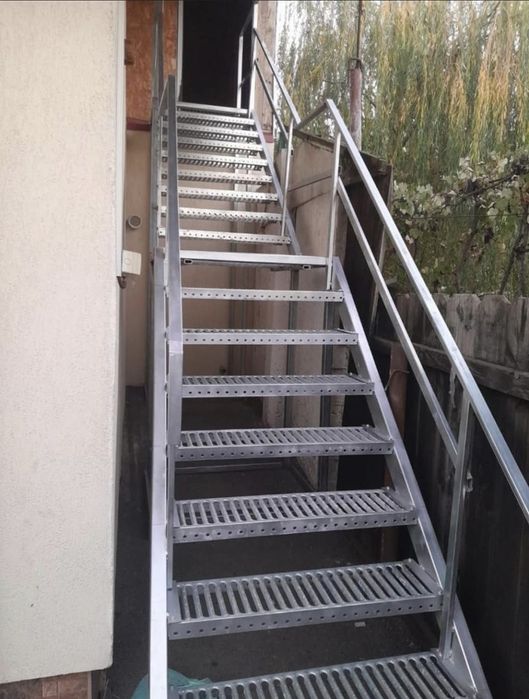 Super oferta Vând scări si trepte metalice galvanizate, ideale pentru