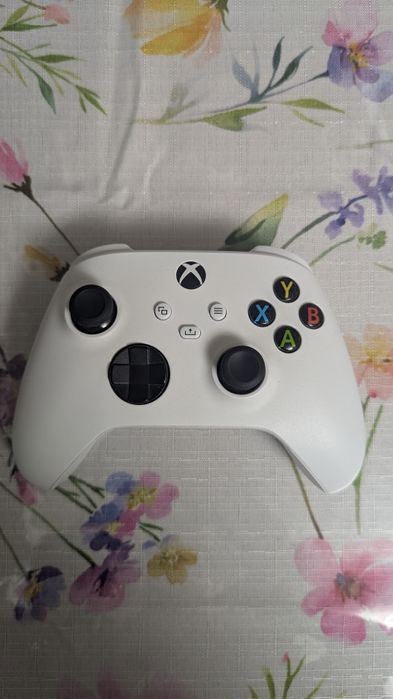 Xbox series s с два контролера