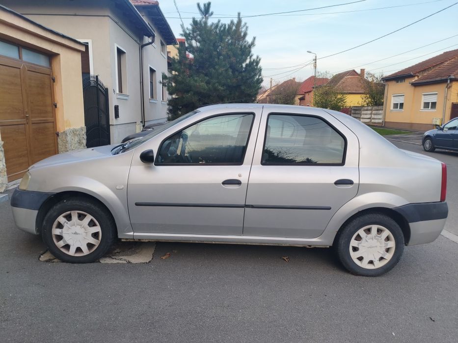 Vând DACIA Logan