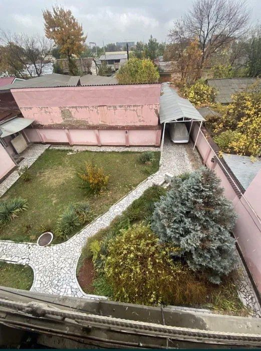 Продается участок 6.5 соток Госпиталка_2 бассейна и сауна