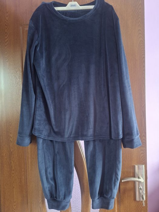 Vând Trening Damă Catifea Mărimea XXL