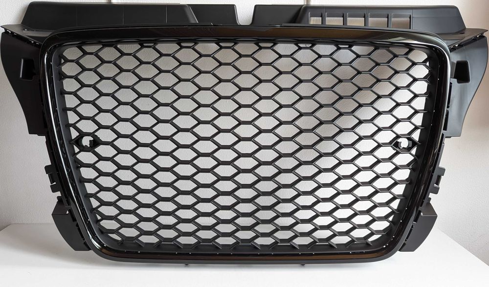 Решетка Без емблема АУДИ А3 8P Фейслифт МАТ AUDI A3 8П 08-13 Пчелна