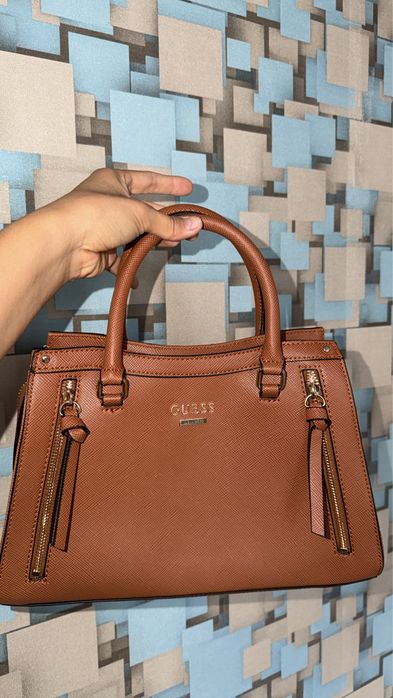 Новая сумка GUESS