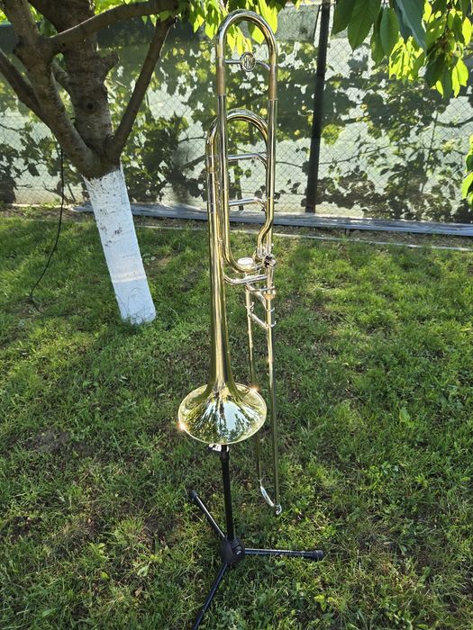 Trombon tug Roy Benson ca nou