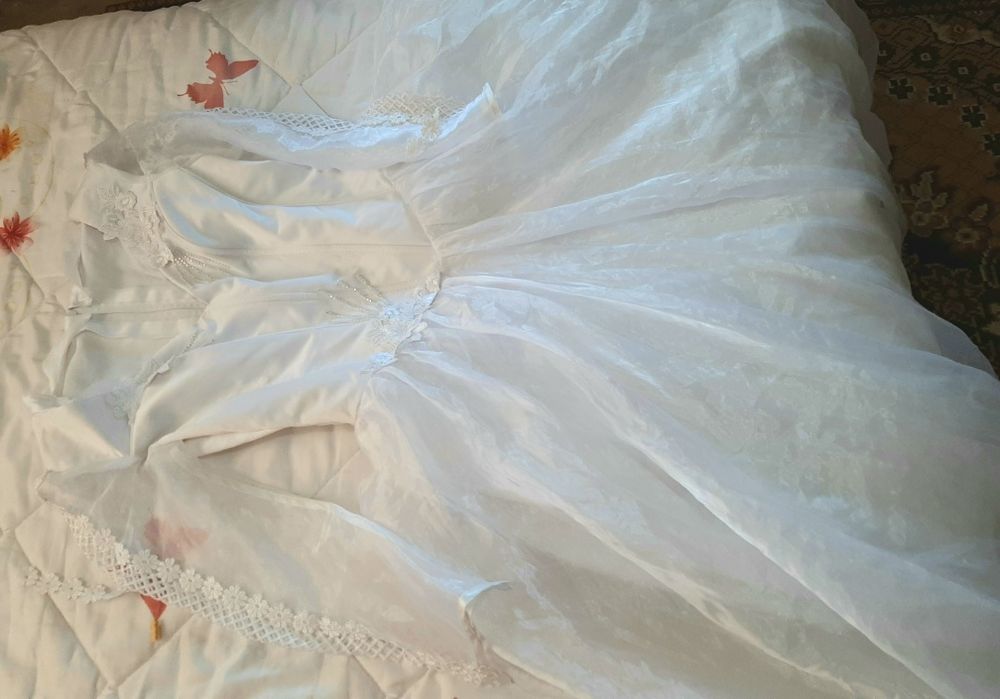 Vând 2 rochii de mireasa mătase naturală!