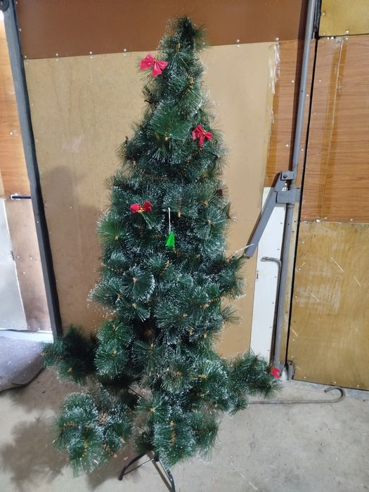 Продам искусственную ёлку
