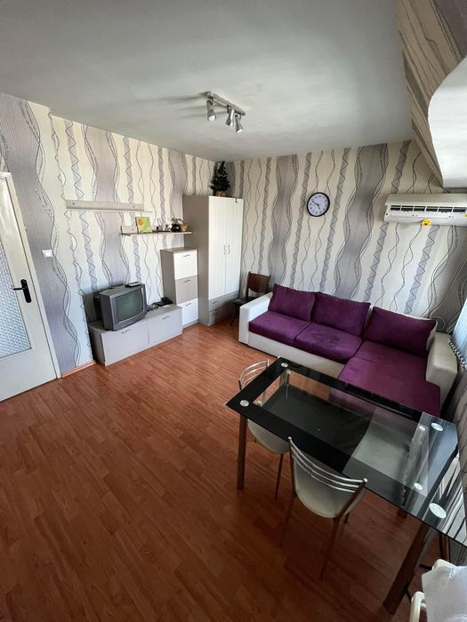 Дава се под наем Двустаен апартамент в Бургас, Лазур - 56 кв.м за 459 € - Снимка #1