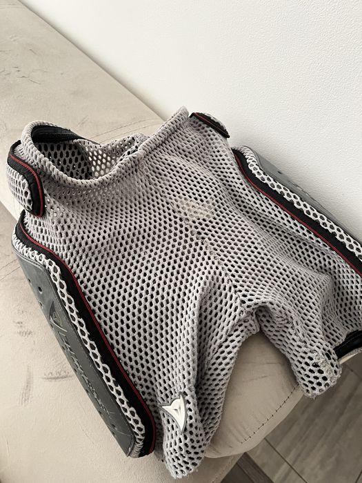 Vand casca, pantaloni protectie si protectie spate snowboard/ ski/ sporturi de iarna/ MTB