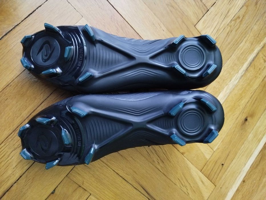 Футболни бутонки Nike