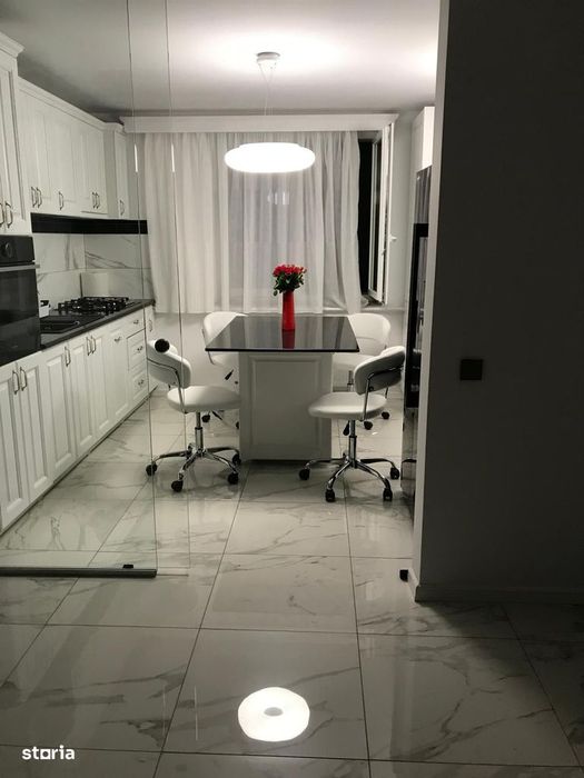 Zamca - apartament cu 3 camere, etaj 1, boxa si garaj