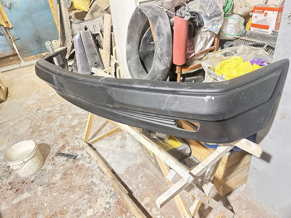 Продам передний бампер на мерс w124