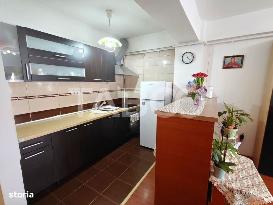 Apartament 2 camere cu balcon in bloc cu lift in zona Doamna Stanca