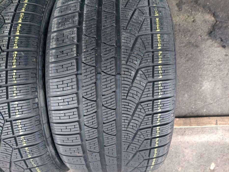 2 anvelope de iarna ca si noi Pirelli 285/35 R20 dot 2219