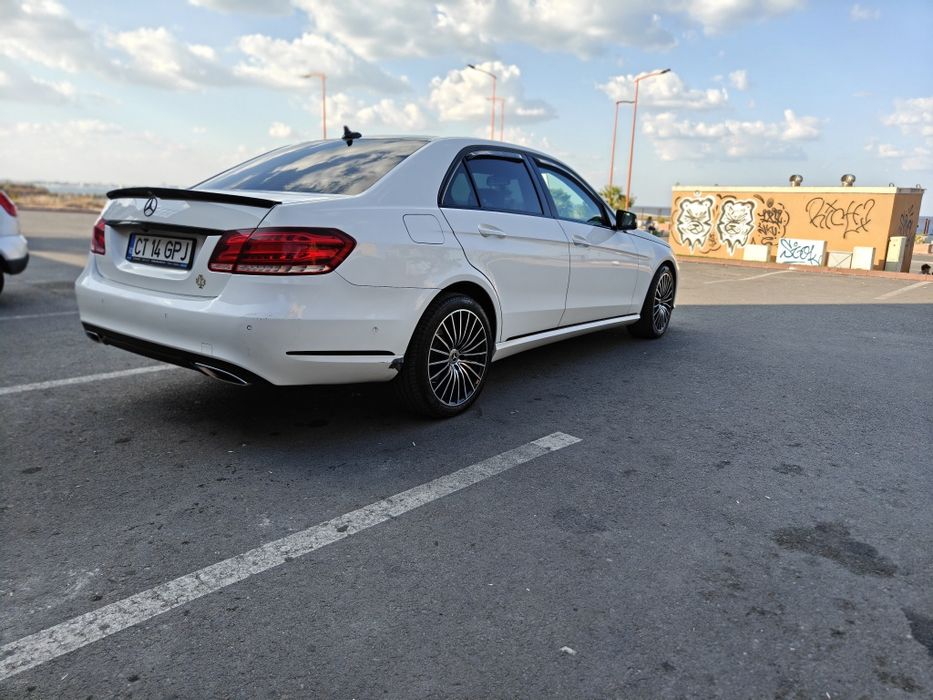 Vând Mercedes clasa E