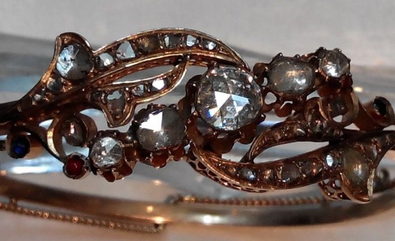 Старинна златна гривна с диаманти