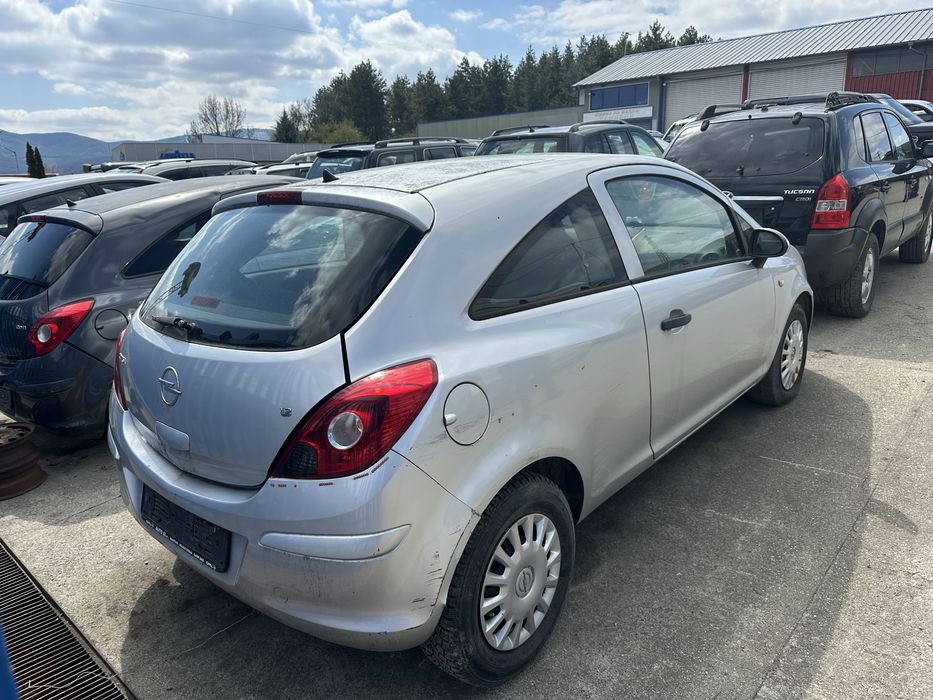 Opel Corsa 1.2i НА ЧАСТИ