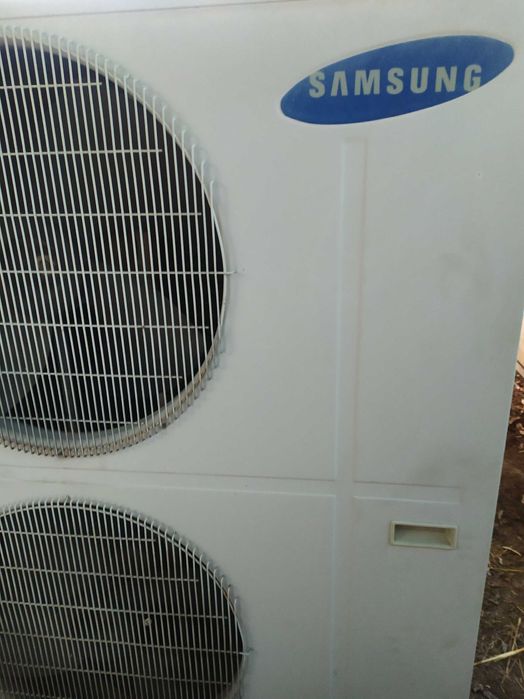 Колонен климатик Самсунг