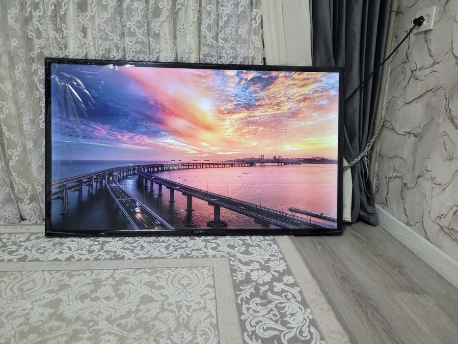 Продаётся телевизор смарт тв