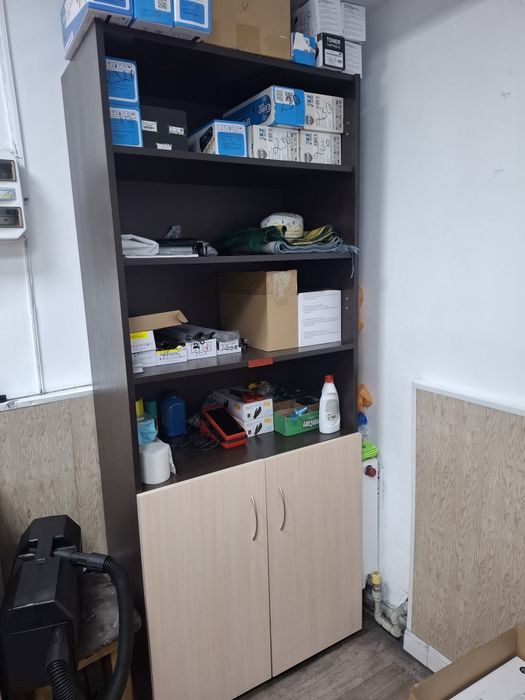 Шкаф и стол для офиса