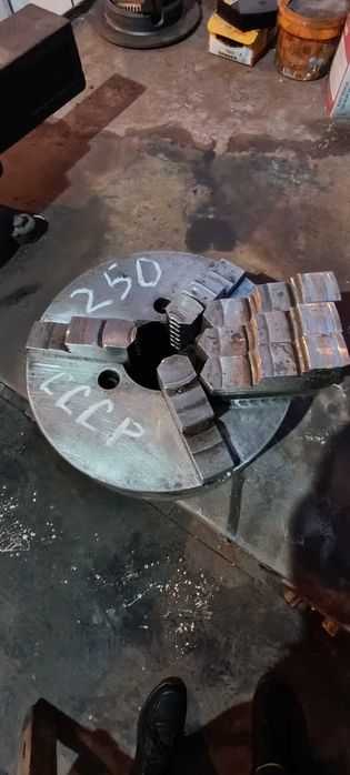 токарные  патроны  250мм.
