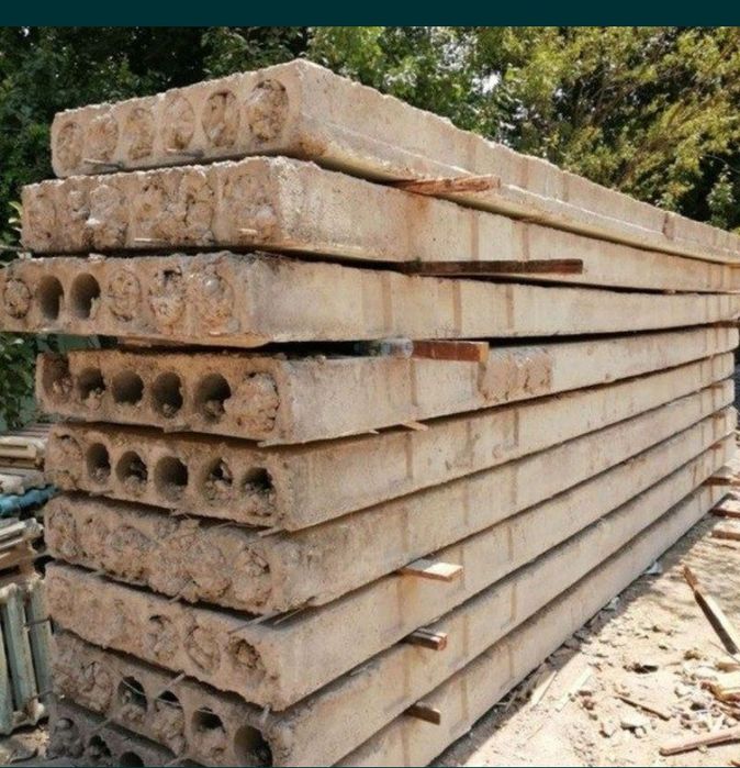 Бетон плиталар сотилади.