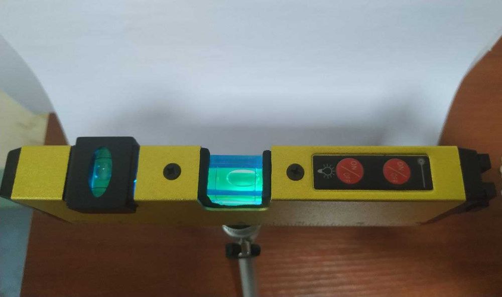 Лазерный уровень с очками