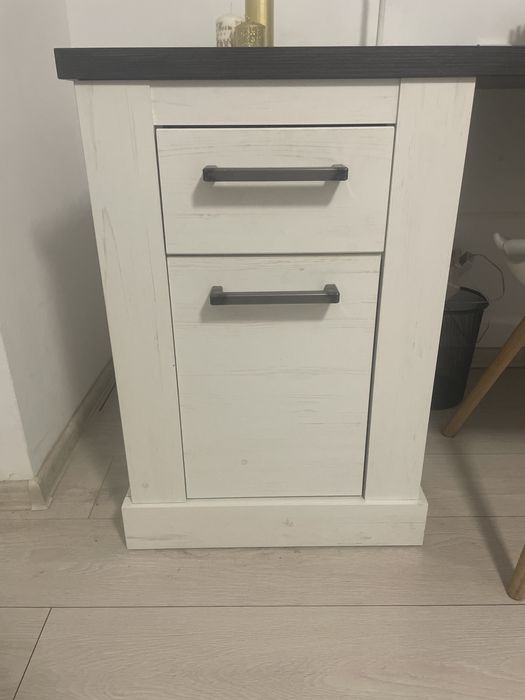 Birou nefolosit cu scaun