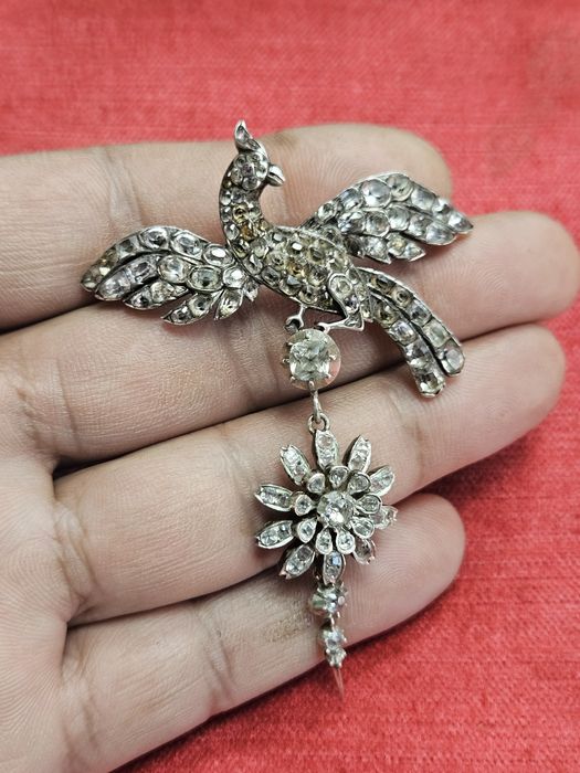 Сребърна брошка от 18 - ти век.