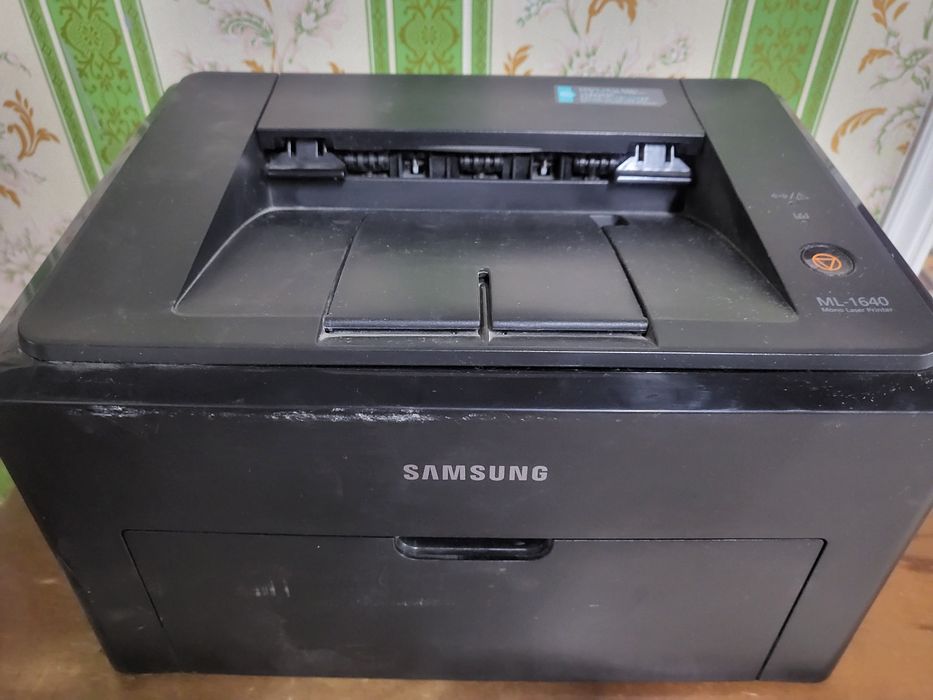 Принтер Samsung ML-1640 продаётся
