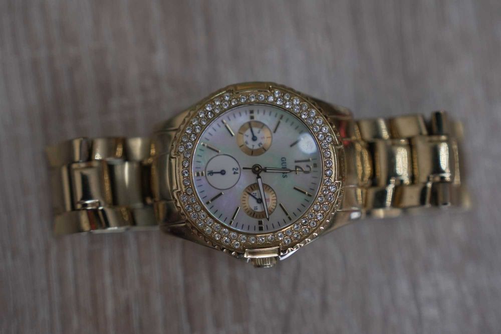 Vand Ceas Dama Guess Auriu