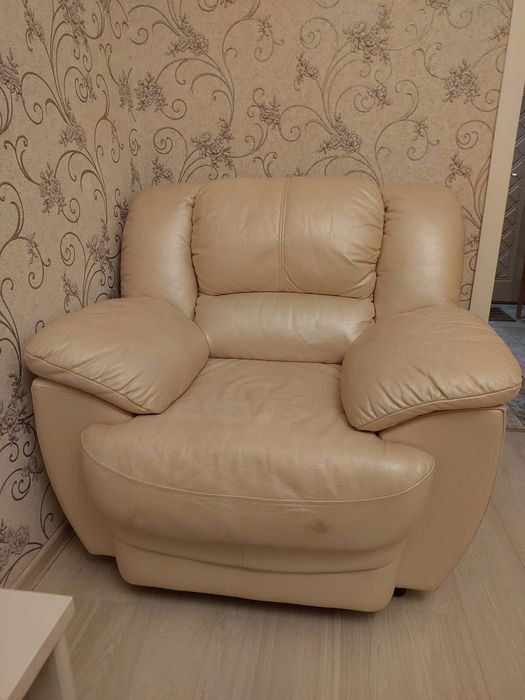 Продам кожаный диван и кресло