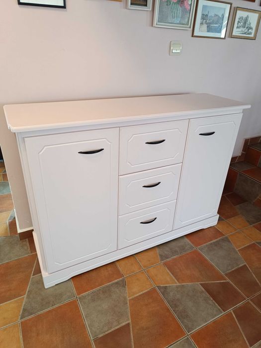 Comode din lemn masiv, modele vintage