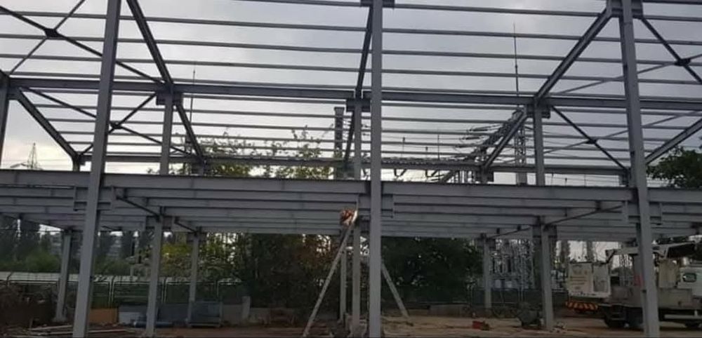Vand structuri metalice sau schimb cu auto